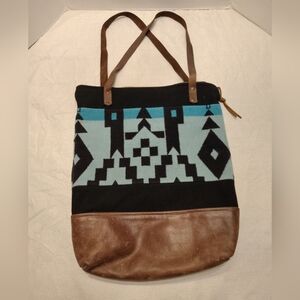 Nan-made Leather And Wool Purse